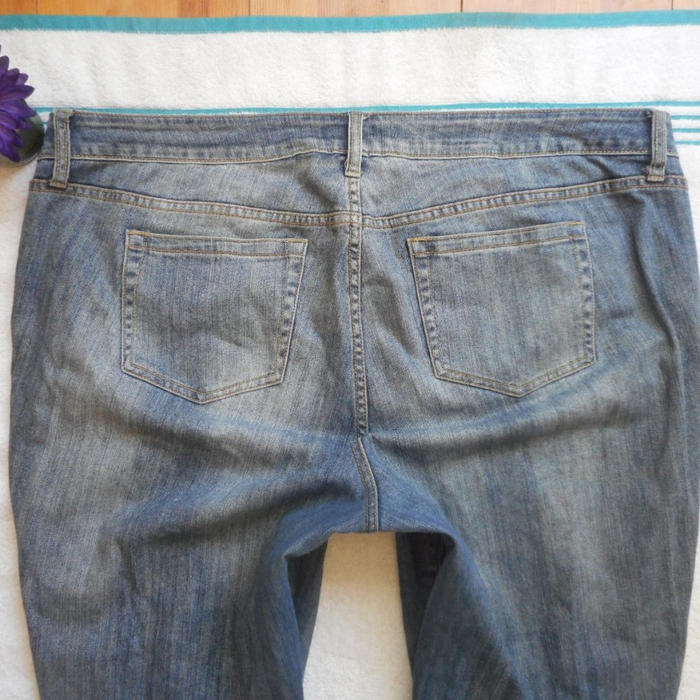 🌸SOLD🌸 TORRID JEANS Distressed Boyfriend Denim Size 20 - Picture 4 of 10